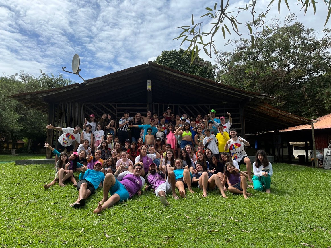 Acampamento para crianças e adolescentes promove férias aos “videogames”
