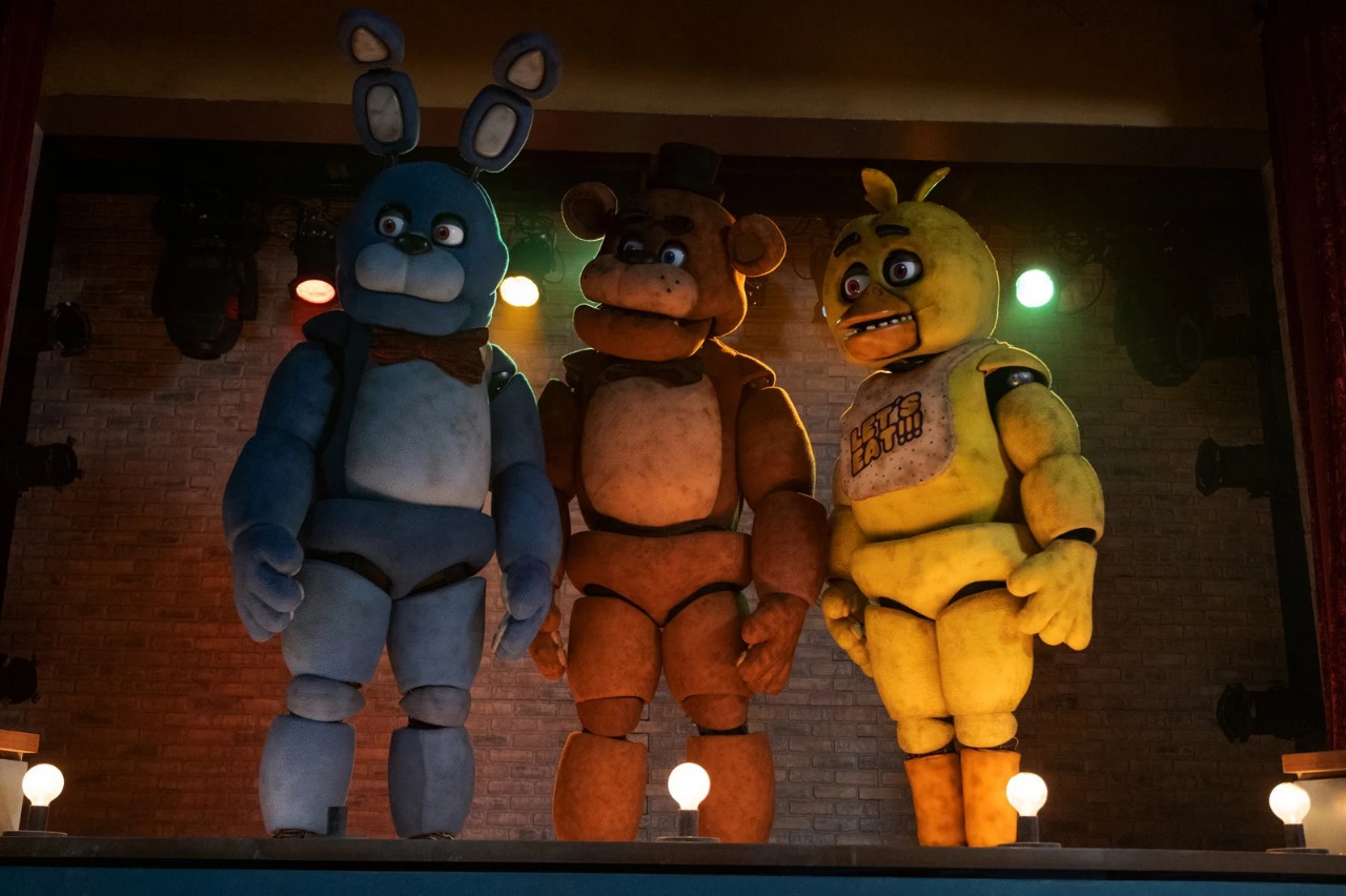Filme de Five Nights at Freddy’s é fiel a história do game, mas esquece a parte do terror