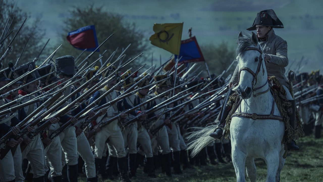 Napoleão funciona como comédia, mas decepciona como épico histórico